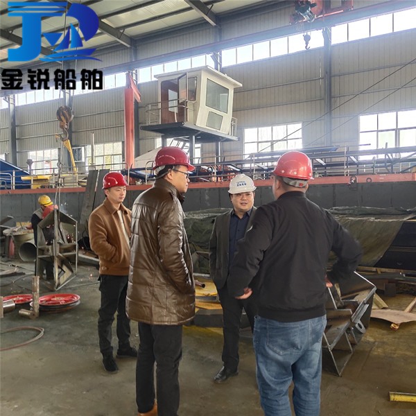 慶陽水務(wù)局來訪考察采購絞吸船合作成功